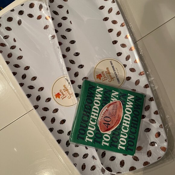 Bows and Sparklers Other - Serving‎ Trays and Napkins - Football Themed (new/h/x)